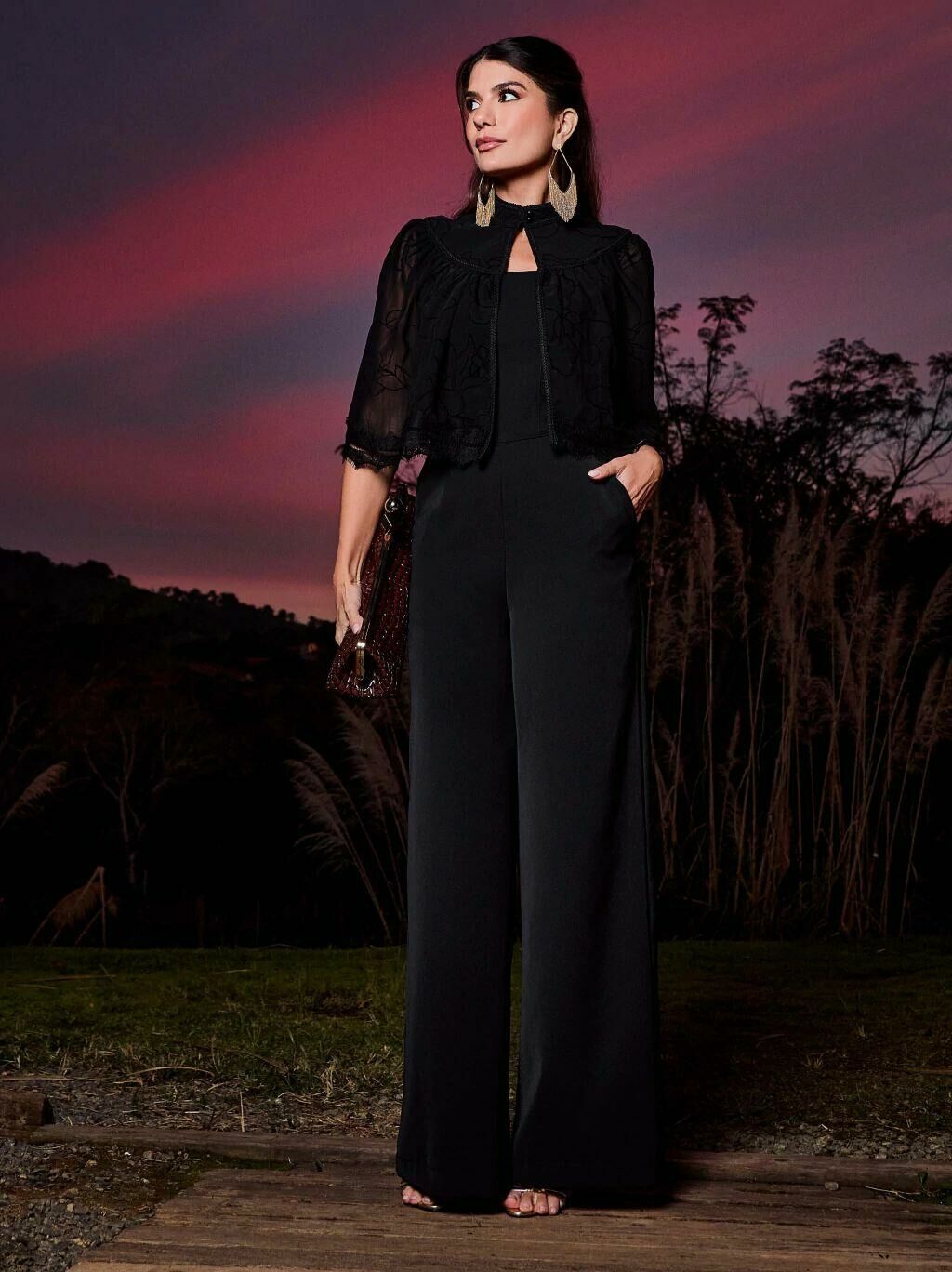 Imagem de Macacão Crepe Com Capa De Renda Preto Luzia Fazzolli